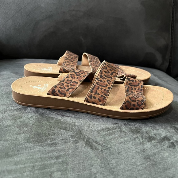 New leopard strap sandal - Picture 2 of 4